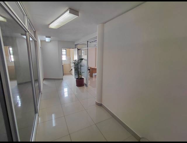 240M² OFFICE TO LET IN HALFWAY HOUSE